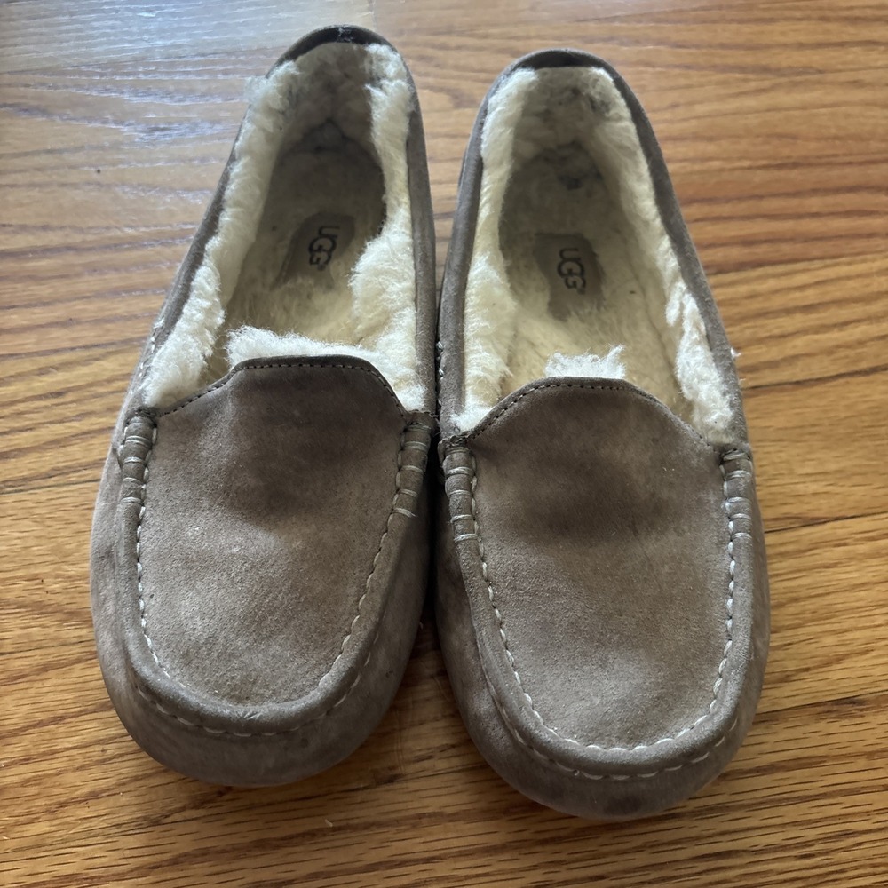 UGG 3312 Women's Size 8D Brown Tan Suede Ansley Shearling Moccasin Slippers